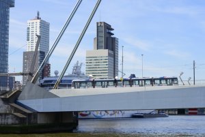 tram-erasmusbrug-rkeus_2020