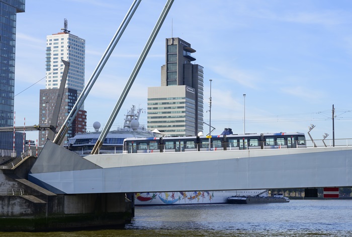 tram-erasmusbrug-rkeus_2020